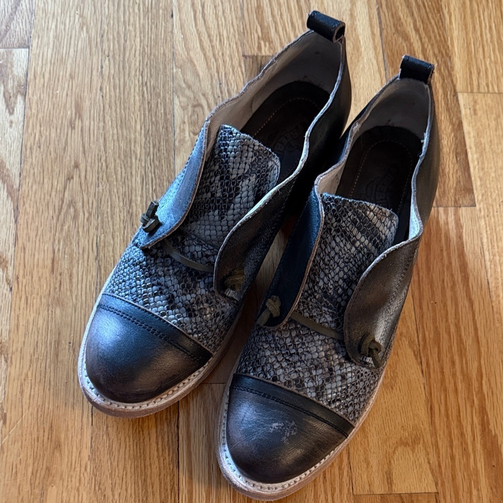 Freebird sz 9 Mabel Brown and Gray Oxford style shoes great pre owned condition